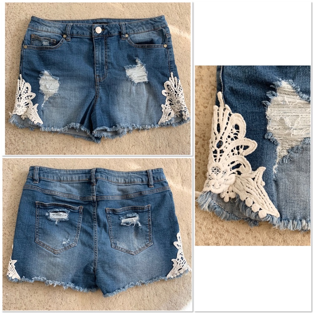 AQUA Denim Crochet Detail Short Shorts - Size 31